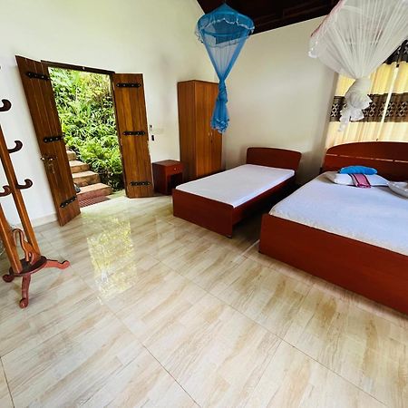 Sinharaja Rest Hotel Deniyaya Buitenkant foto