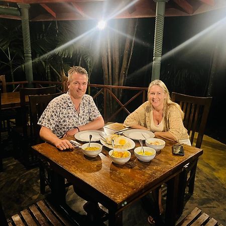 Sinharaja Rest Hotel Deniyaya Buitenkant foto