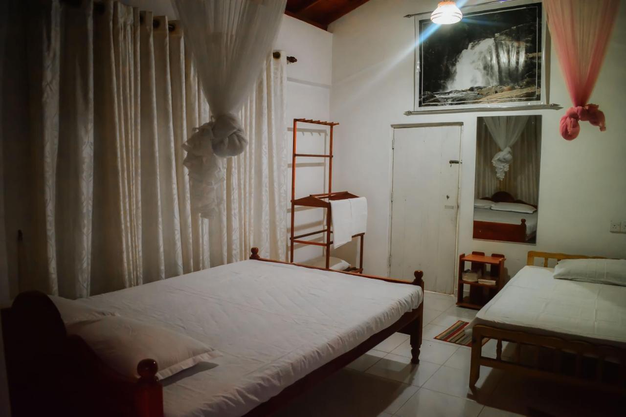 Sinharaja Rest Hotel Deniyaya Buitenkant foto