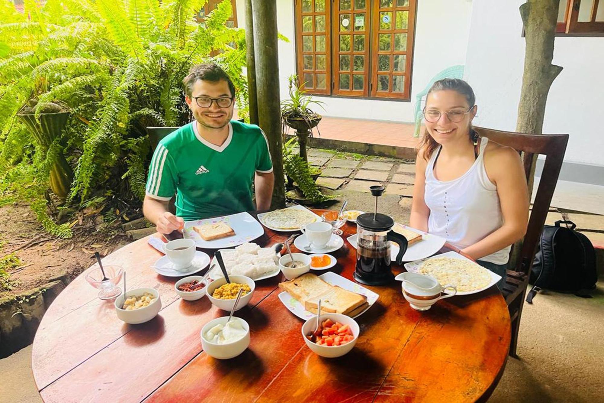 Sinharaja Rest Hotel Deniyaya Buitenkant foto