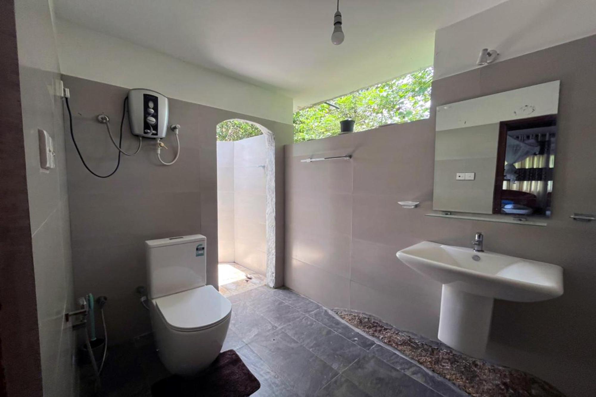 Sinharaja Rest Hotel Deniyaya Buitenkant foto