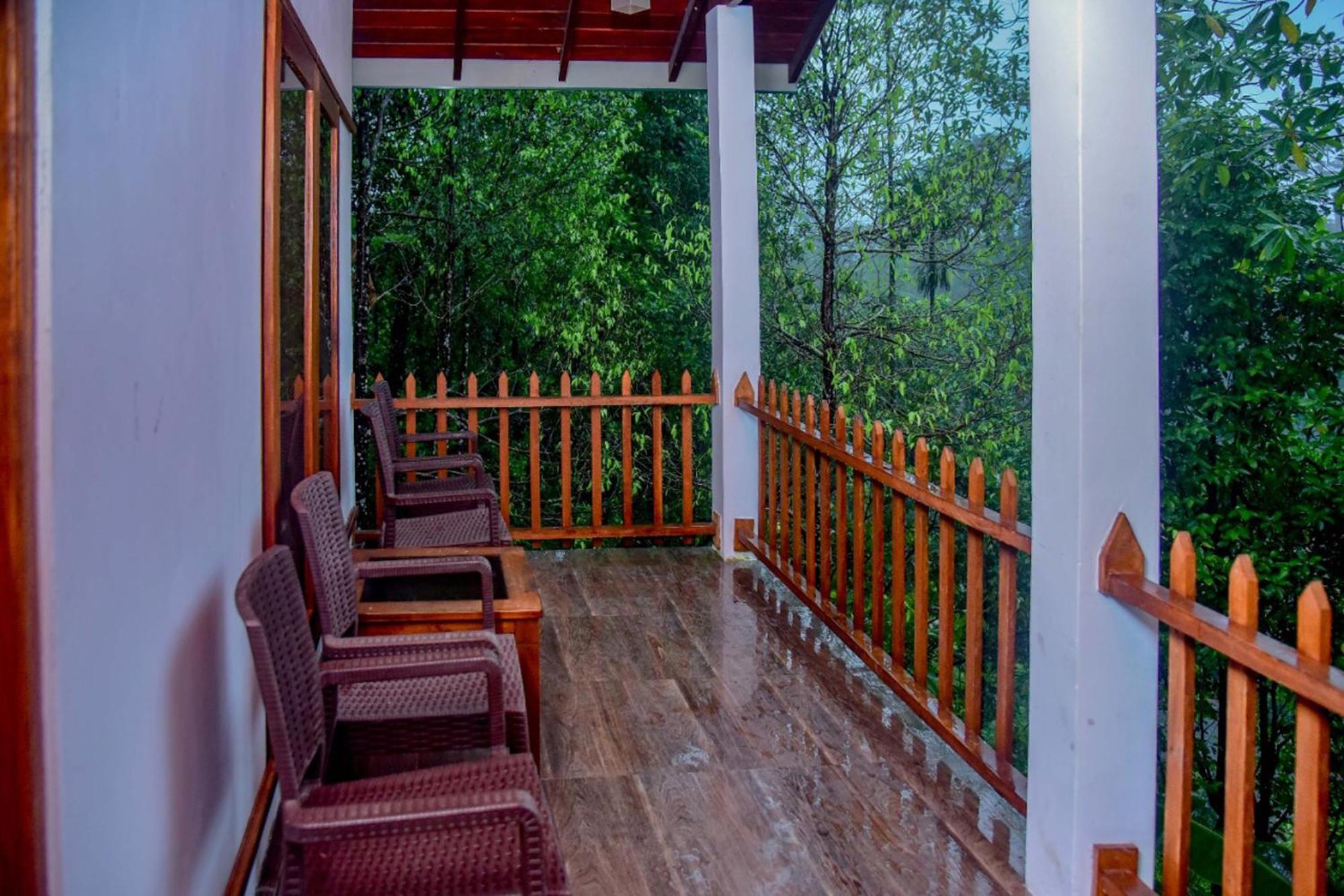 Sinharaja Rest Hotel Deniyaya Buitenkant foto