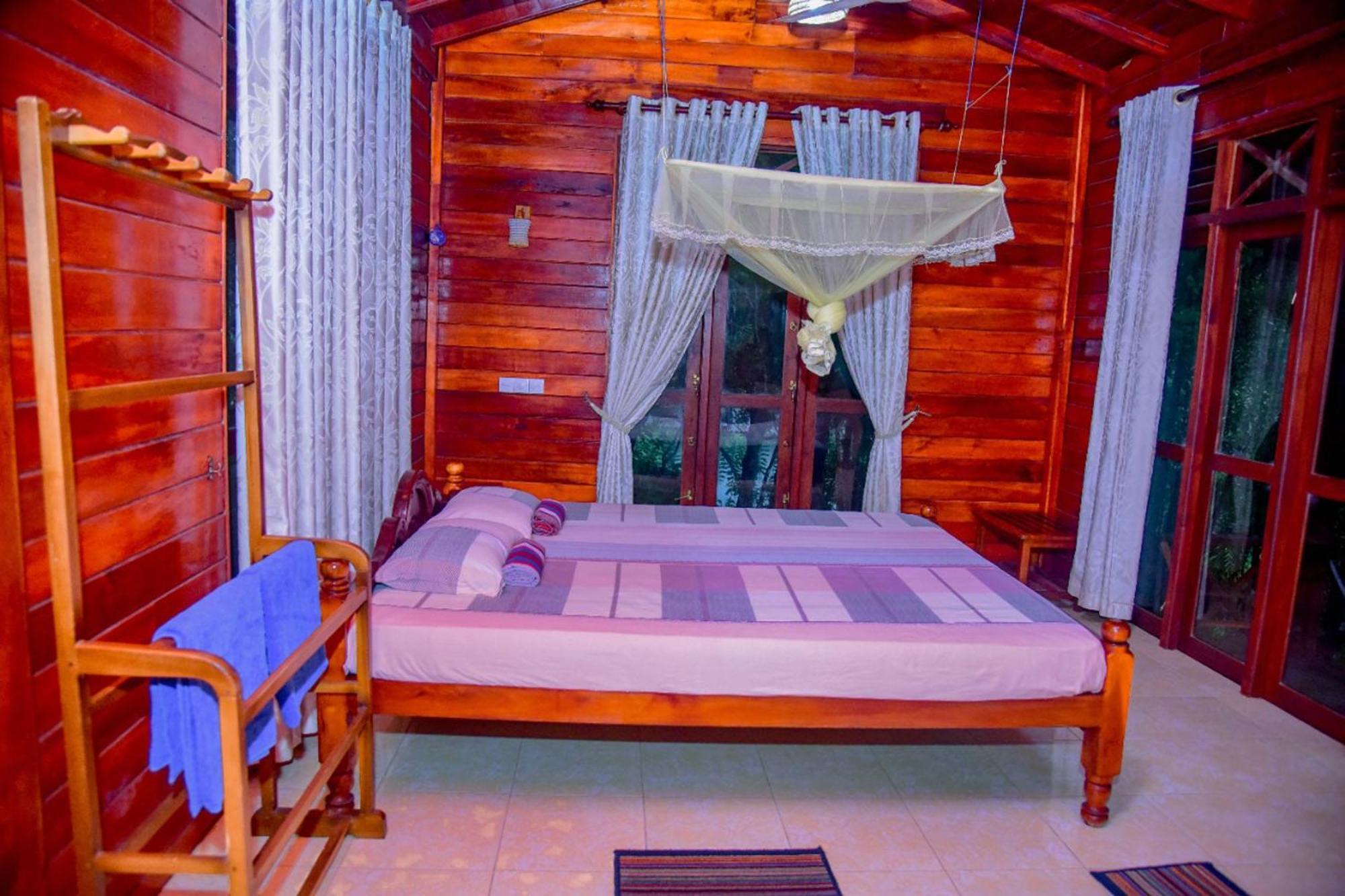 Sinharaja Rest Hotel Deniyaya Buitenkant foto