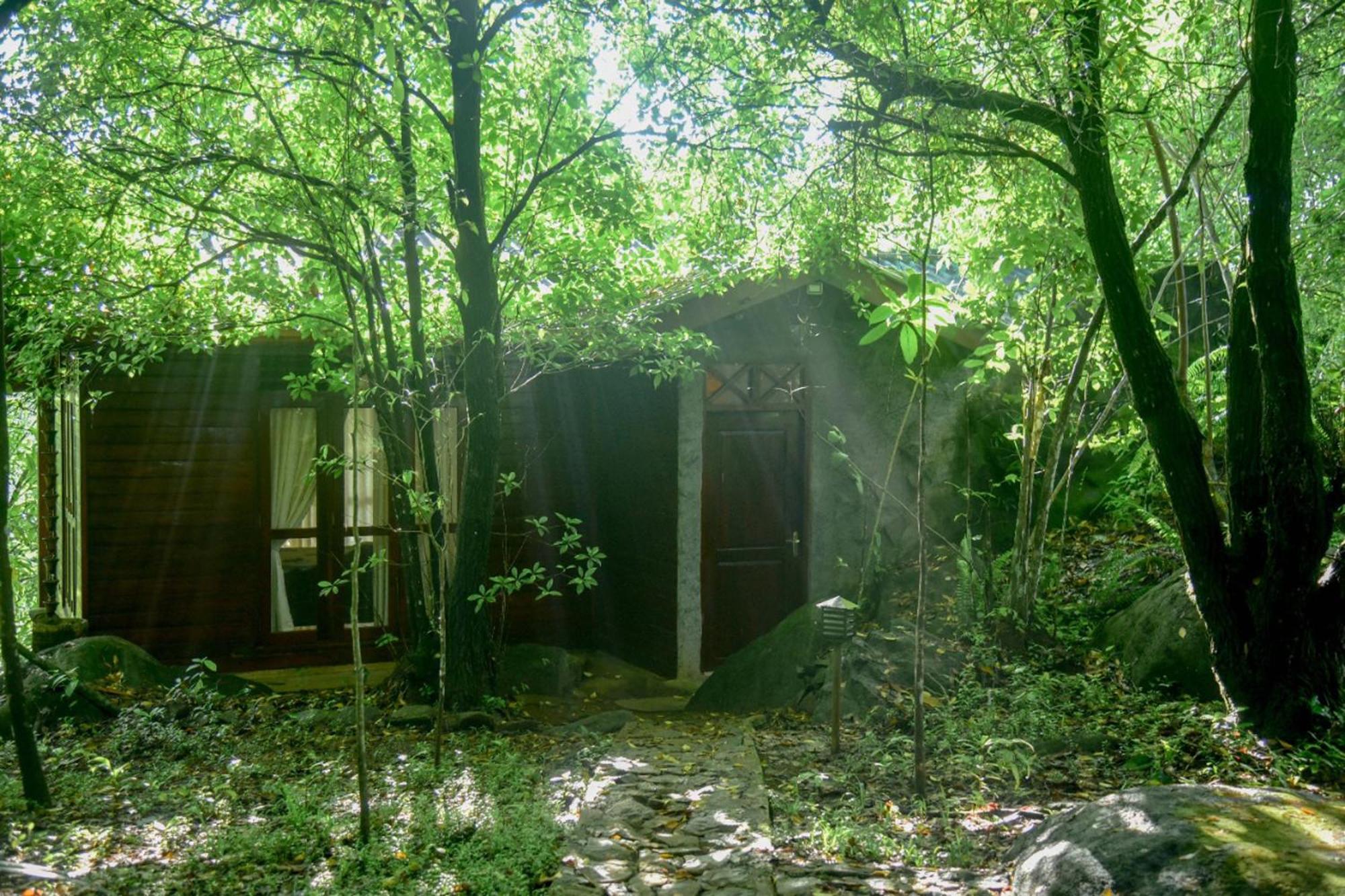 Sinharaja Rest Hotel Deniyaya Buitenkant foto