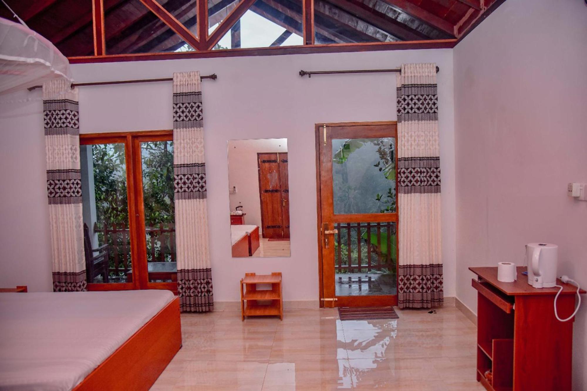 Sinharaja Rest Hotel Deniyaya Buitenkant foto