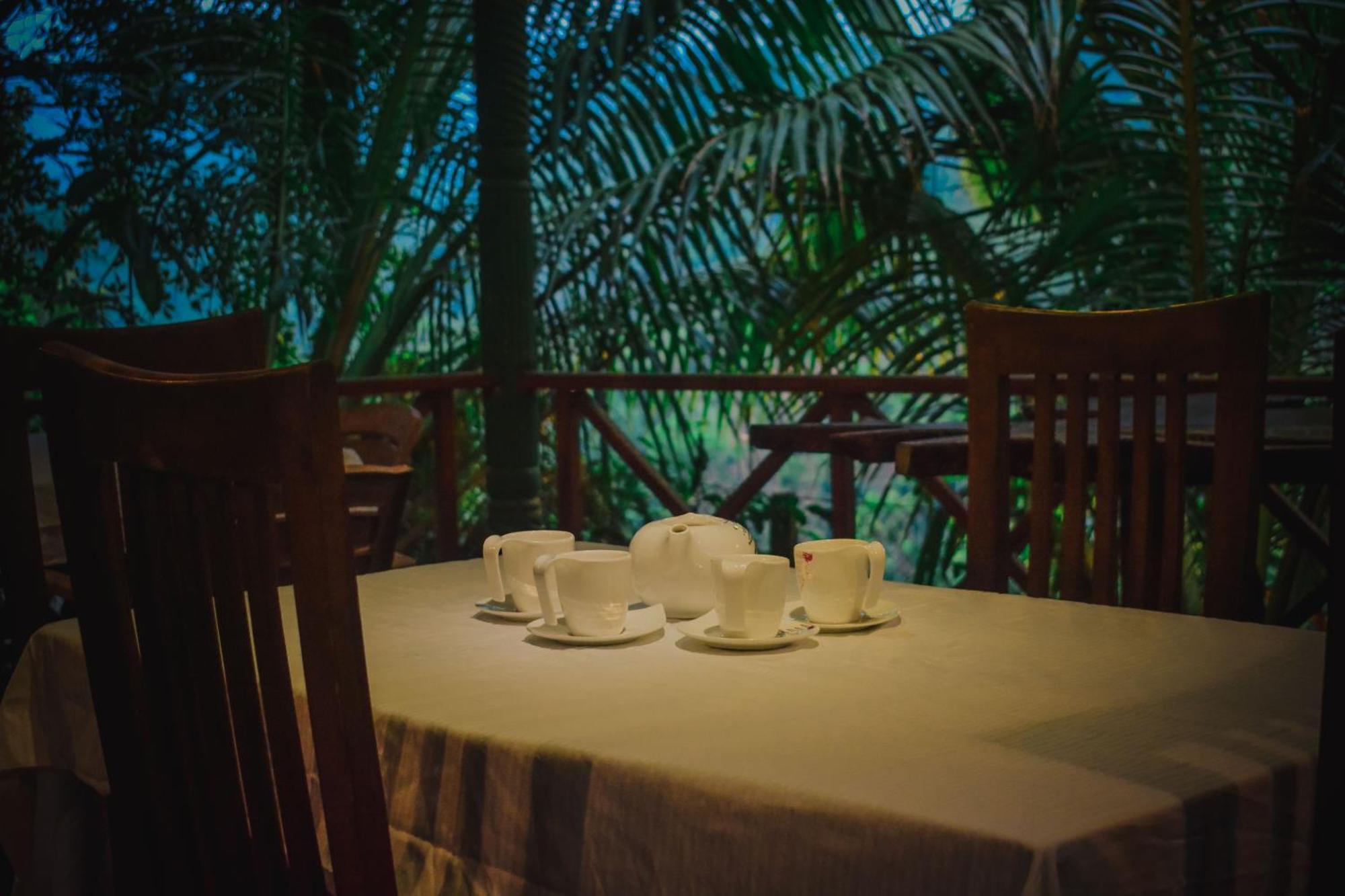Sinharaja Rest Hotel Deniyaya Buitenkant foto