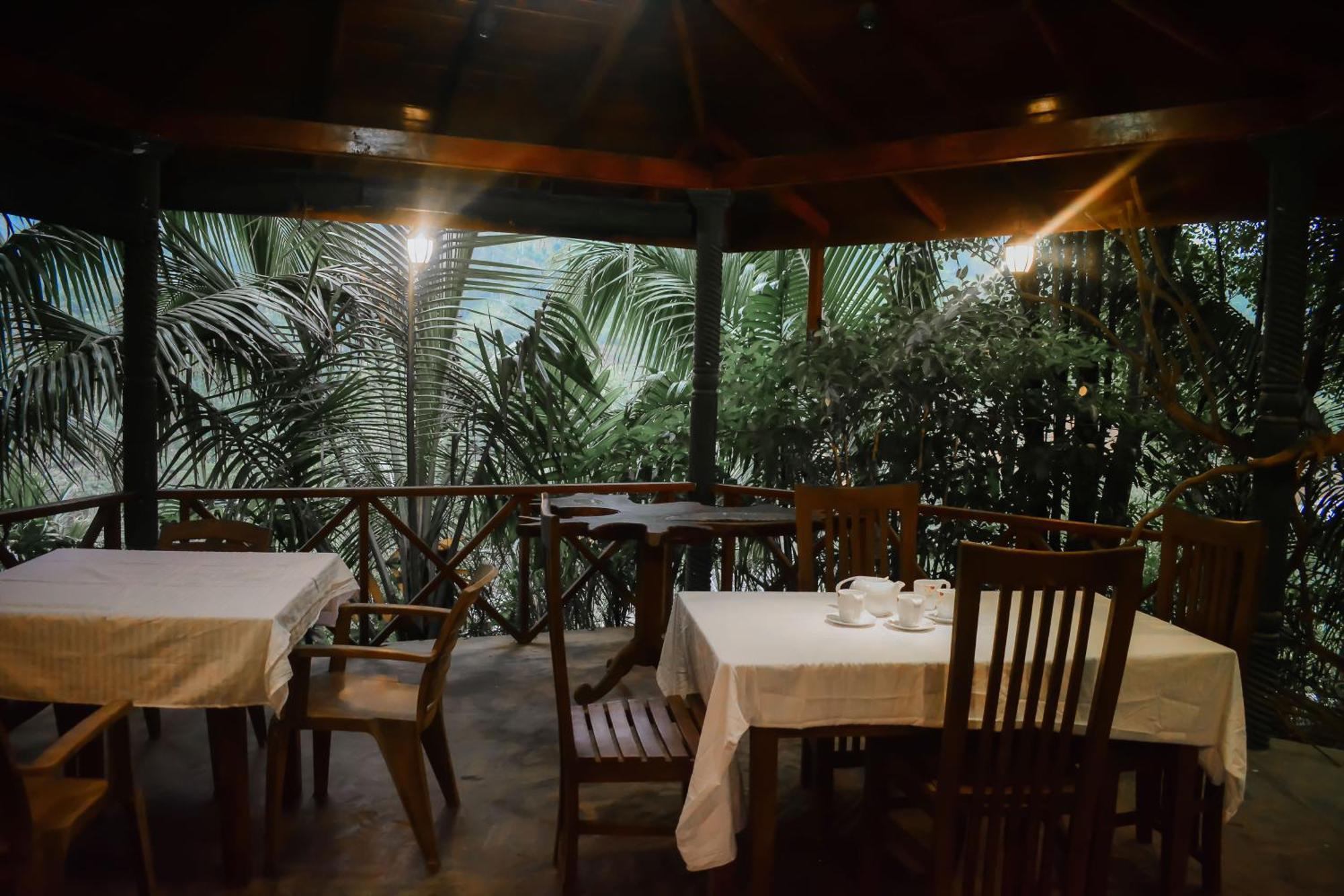 Sinharaja Rest Hotel Deniyaya Buitenkant foto