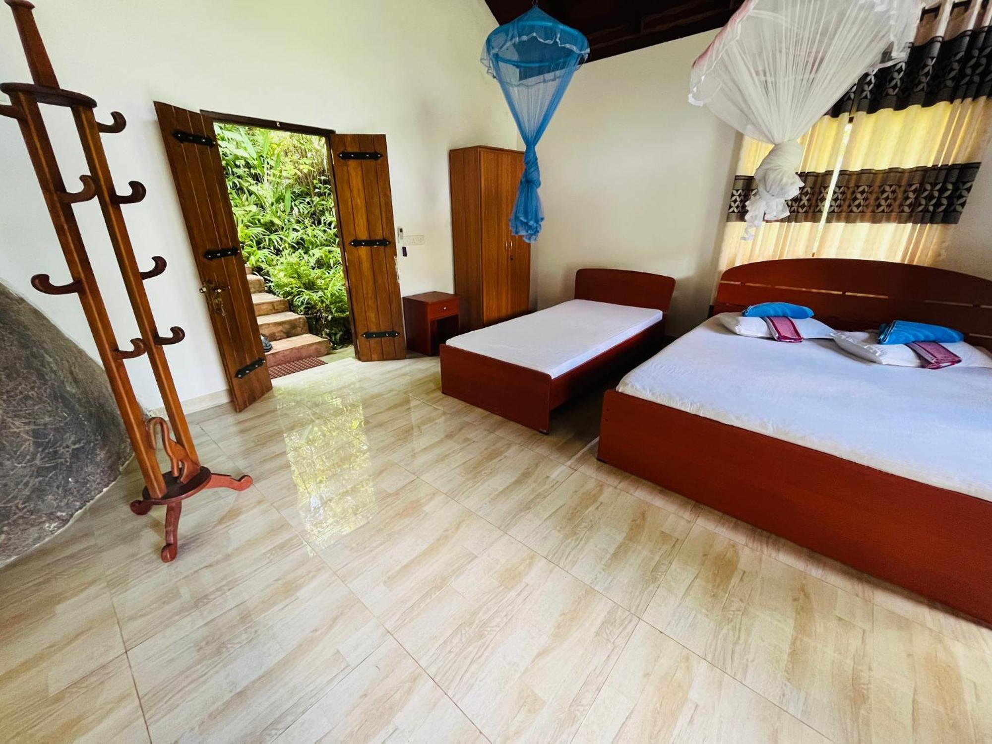 Sinharaja Rest Hotel Deniyaya Buitenkant foto