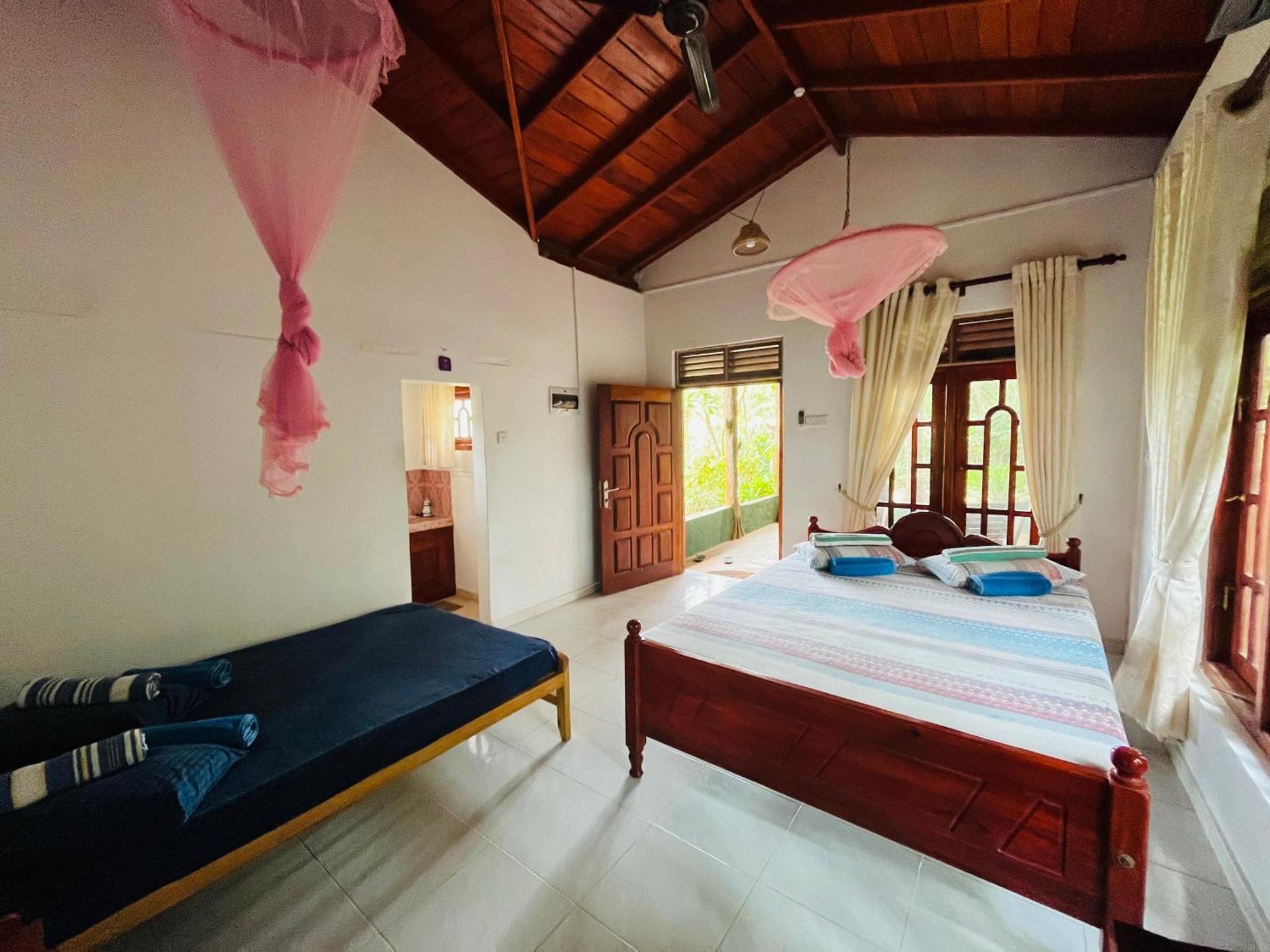 Sinharaja Rest Hotel Deniyaya Buitenkant foto