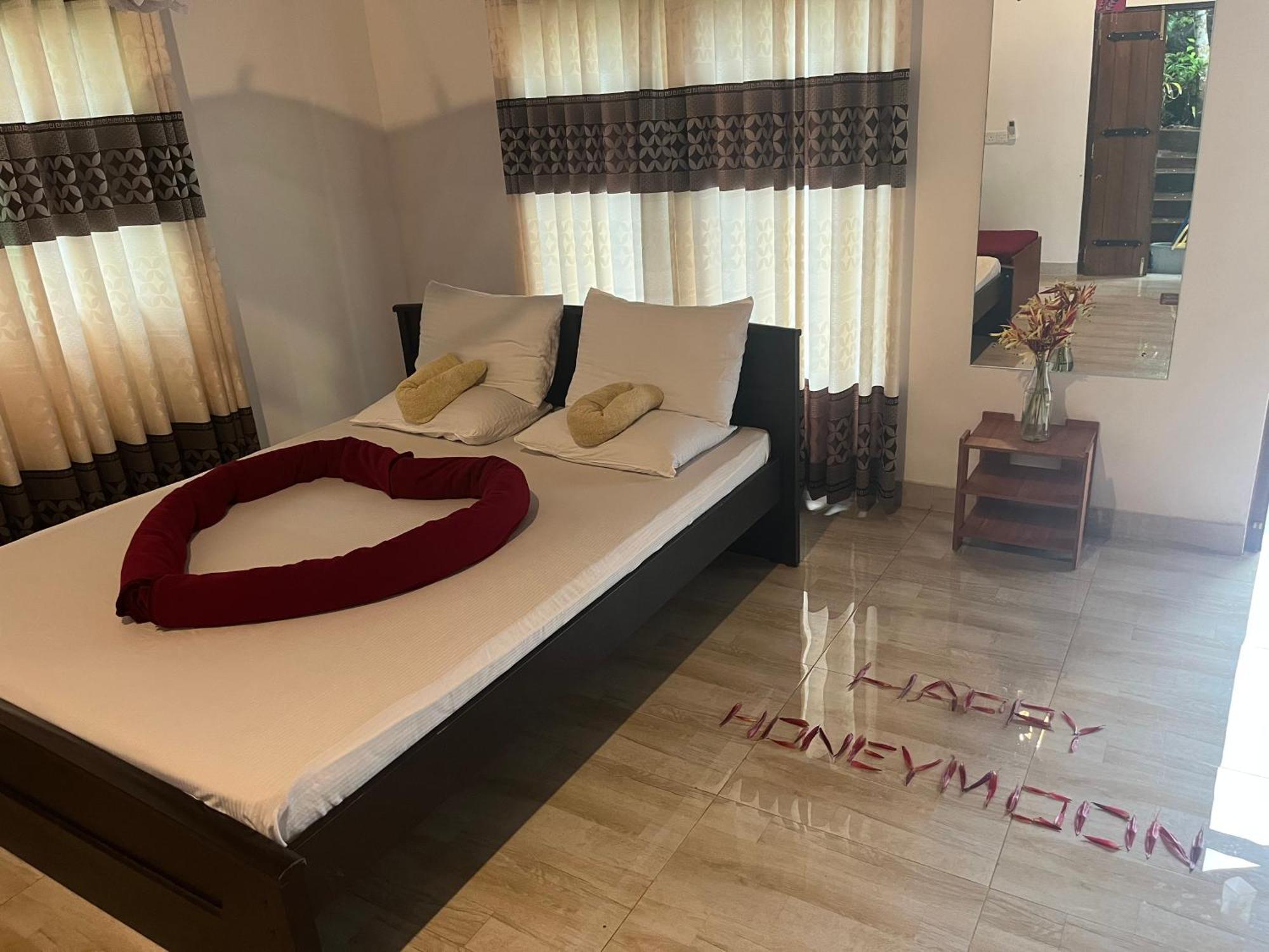 Sinharaja Rest Hotel Deniyaya Buitenkant foto