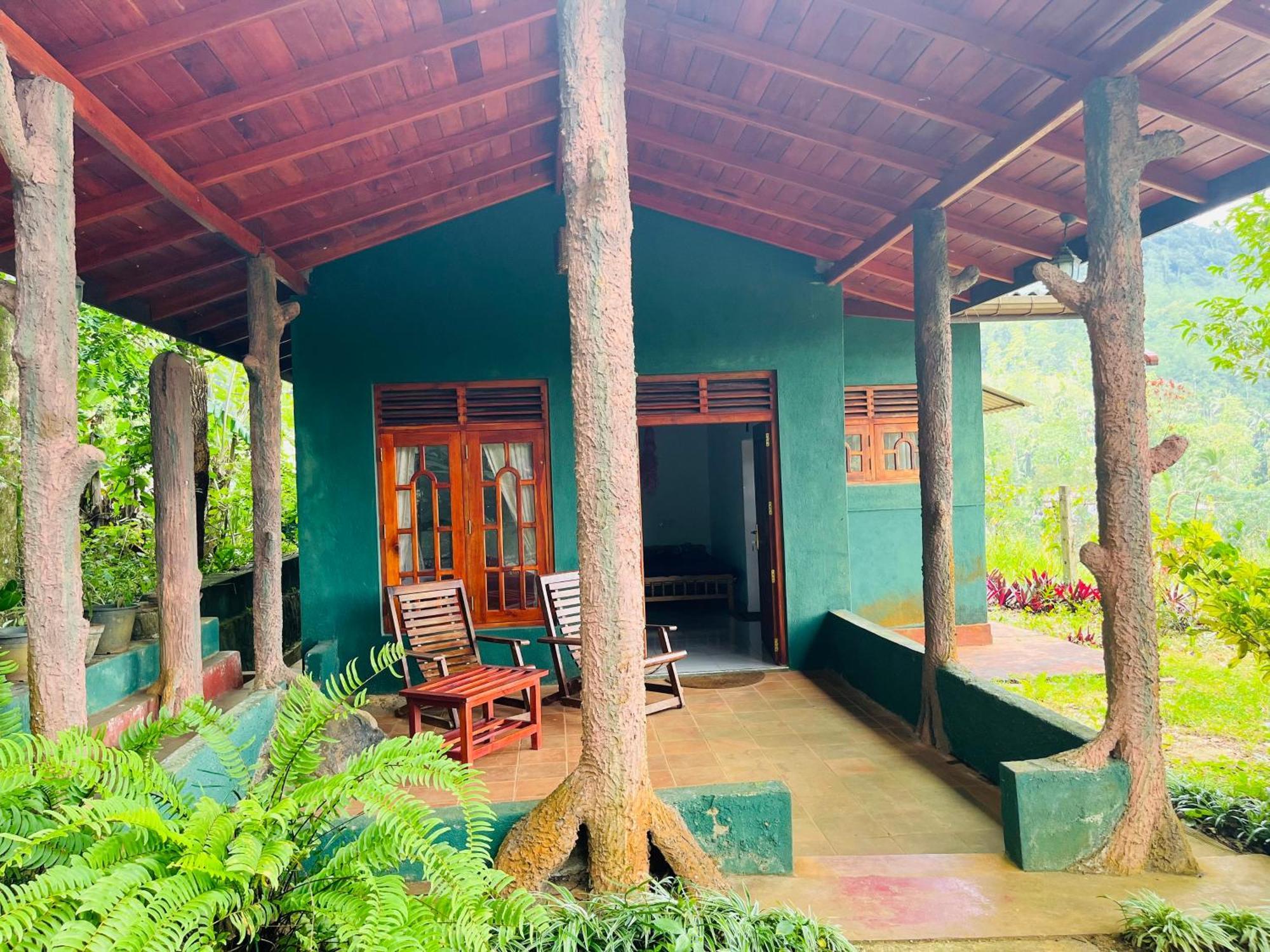 Sinharaja Rest Hotel Deniyaya Buitenkant foto