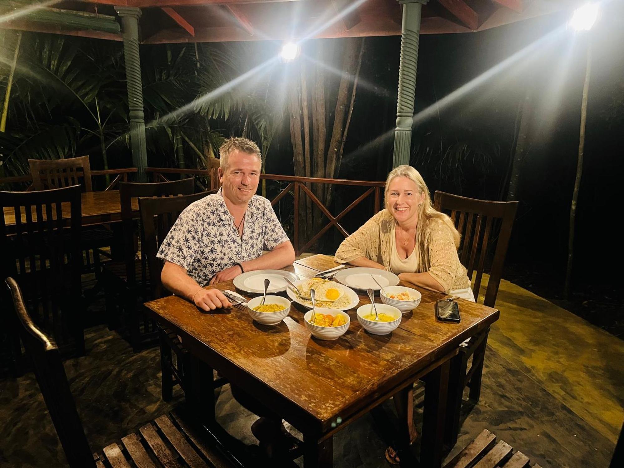 Sinharaja Rest Hotel Deniyaya Buitenkant foto